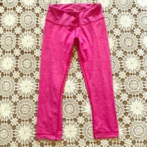 Lululemon Athletica workout capris Sz 6